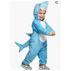 Toddler shark costume size: 2T - 3T